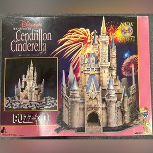 WREBBIT 530 Piece 3D Cinderella’s Castle Puzzle!  NEW IN ORIGINAL SHRINK WRAP❣️